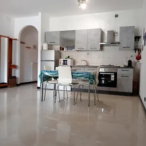  Apartment Airport House Mariel
